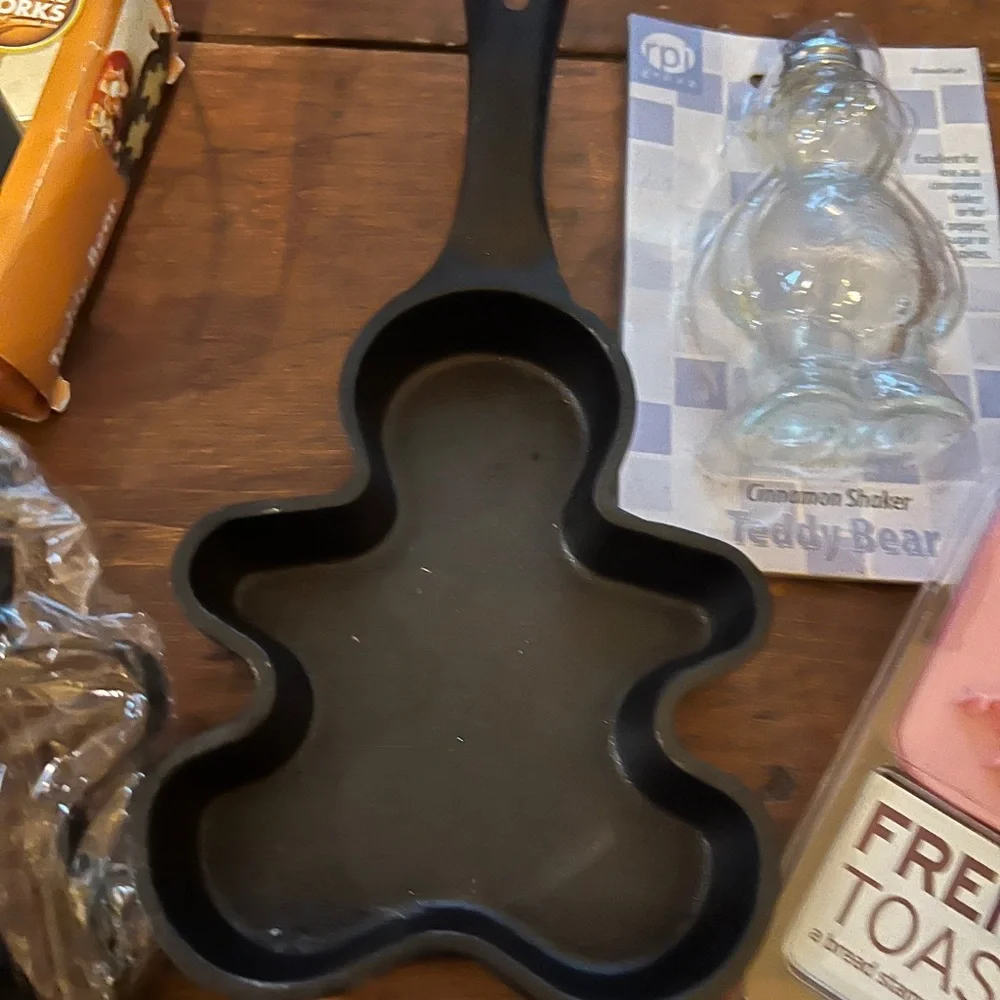 Cast Iron Black Bear Pancake Pan and Pink French Toast Stamp Breakfast Lot